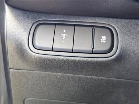 Used 2023 Hyundai Venue SEL FWD image 13