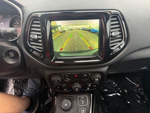 Used 2018 Jeep Compass Limited w/ Navigation Group image 28