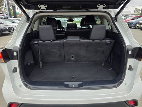 Used 2023 Toyota Highlander XLE AWD/4WD image 14