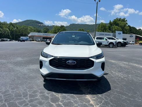New 2025 Ford Escape ST-Line w/ Tech Pack #1 FWD image 2