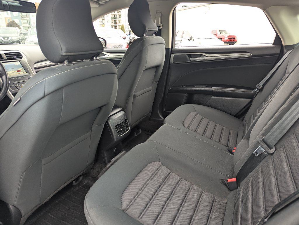 Used 2019 Ford Fusion SE AWD/4WD image 32