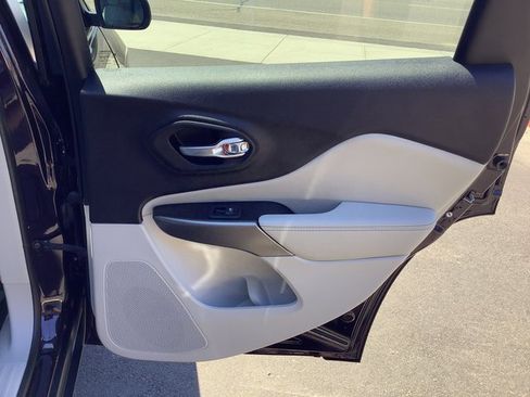 Used 2021 Jeep Cherokee Latitude Lux w/ Trailer Tow Group image 33