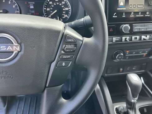 Used 2025 Nissan Frontier SV AWD/4WD image 21