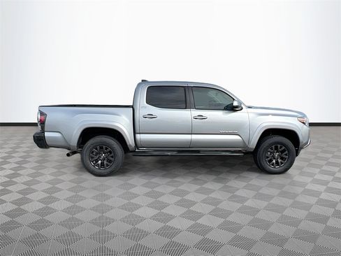 Used 2022 Toyota Tacoma SR5 image 8