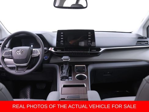 Used 2023 Toyota Sienna XLE FWD image 5