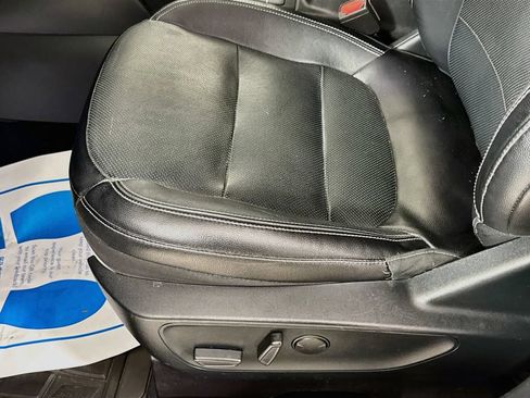 Used 2020 Ford Escape Titanium AWD/4WD image 23