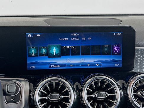 Used 2025 Mercedes-Benz GLB 250 4MATIC image 21