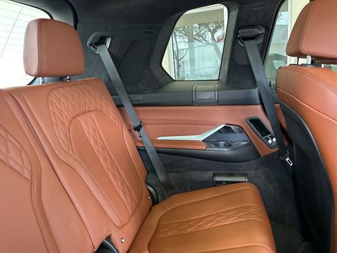 Used 2024 BMW X7 xDrive40i w/ M Sport Package image 31