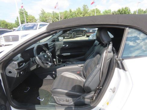 Used 2025 Ford Mustang GT Premium RWD image 15