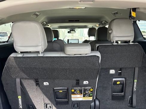 Used 2026 Toyota Sienna XLE FWD image 6