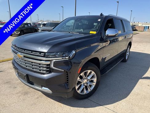 Used 2023 Chevrolet Suburban Premier image 1