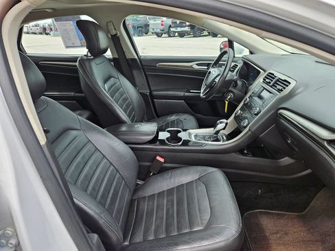 Used 2014 Ford Fusion SE w/ Equipment Group 202A FWD image 31