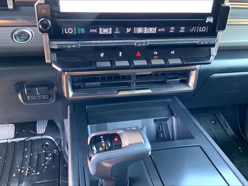 Certified 2025 GMC Hummer EV 3X w/ LPO, Dark Essentials Package AWD/4WD image 31