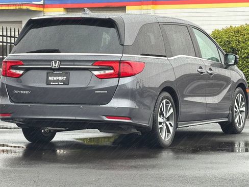 Used 2023 Honda Odyssey Touring image 3