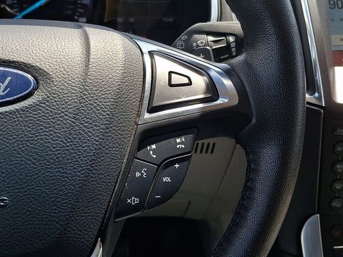 Used 2018 Ford Edge Titanium FWD image 21