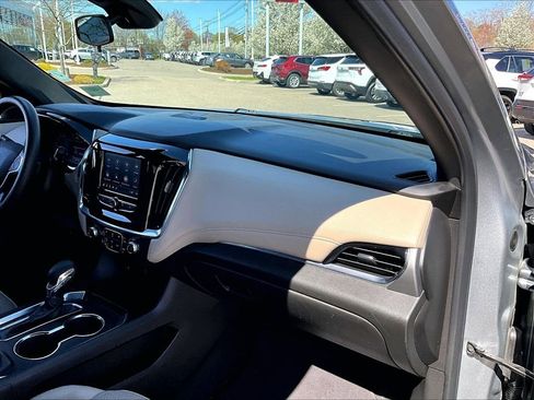 Used 2023 Chevrolet Traverse LS AWD/4WD image 13