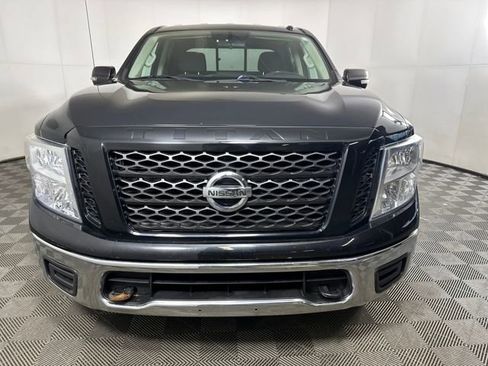 Used 2019 Nissan Titan SV image 8