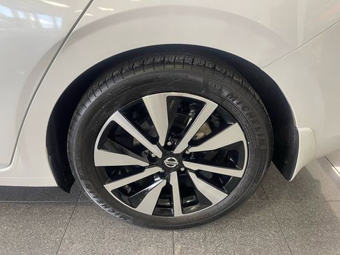 Used 2022 Nissan Sentra SV w/ SV Premium Package image 19