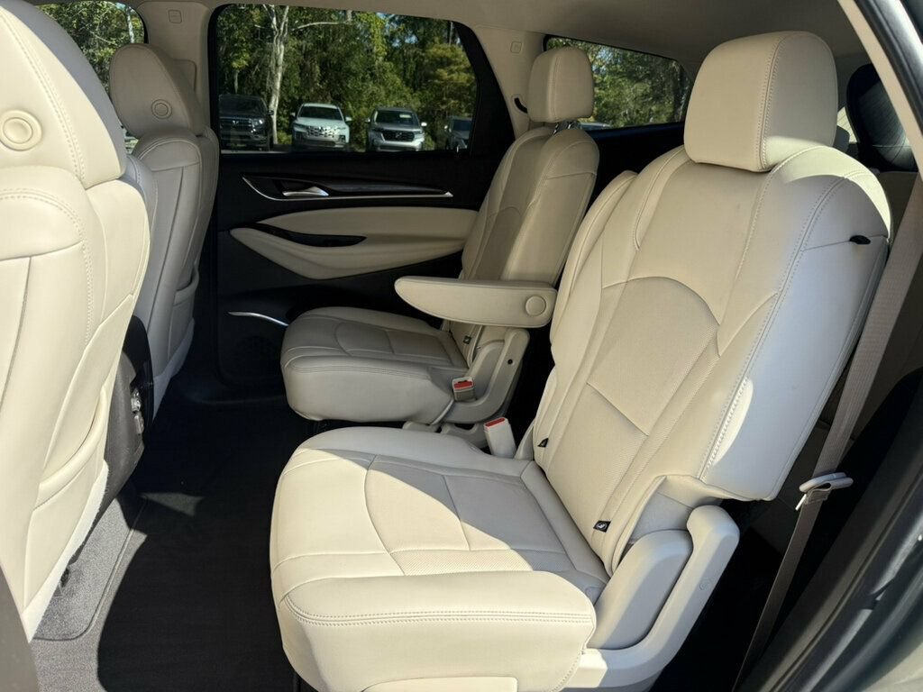 Used 2024 Buick Enclave Essence w/ Technology Package FWD image 7