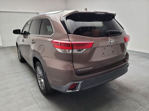 Used 2018 Toyota Highlander Limited Platinum FWD image 6