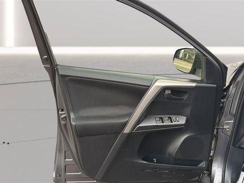 Used 2018 Toyota RAV4 LE w/ All Weather Liner Package AWD/4WD image 18