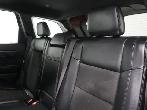 Used 2020 Jeep Grand Cherokee Laredo w/ Laredo X Package RWD image 13