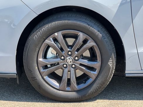 Certified 2025 Toyota Sienna XSE w/ XSE Premium Package AWD/4WD image 33
