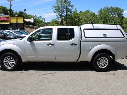 Used 2014 Nissan Frontier SV w/ SV Value Truck Package AWD/4WD image 12
