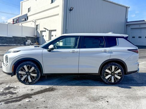 New 2026 Mitsubishi Outlander SE image 4