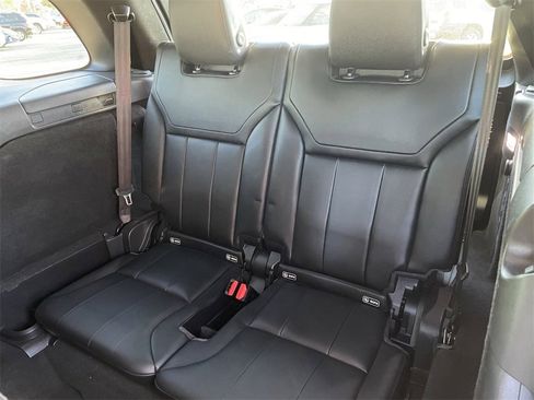 Used 2018 Land Rover Discovery SE image 18