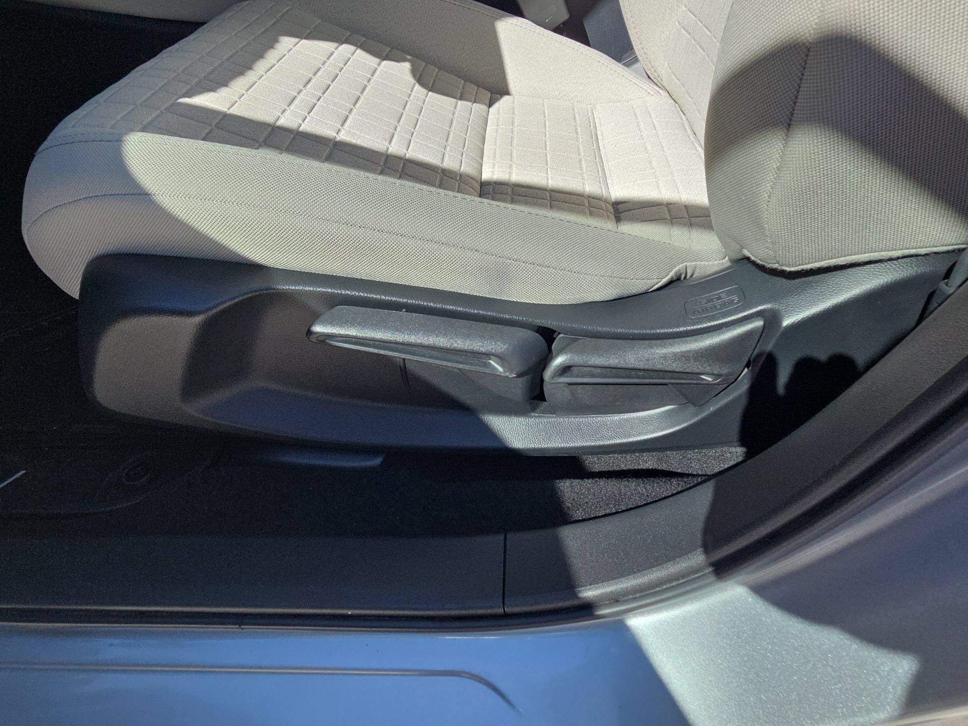 Used 2025 Honda HR-V LX image 14