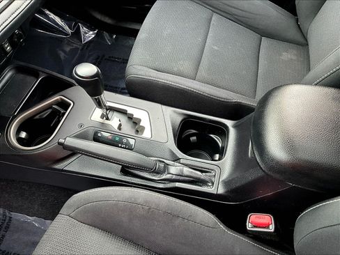 Used 2018 Toyota RAV4 XLE AWD/4WD image 18