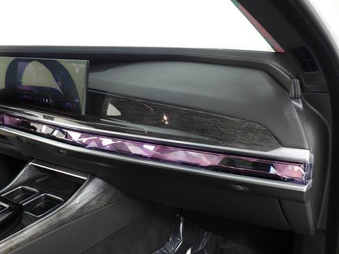 Used 2023 BMW 740i w/ Parking Assistance Package image 14