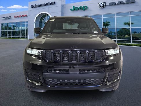 New 2025 Jeep Grand Cherokee L Laredo image 3