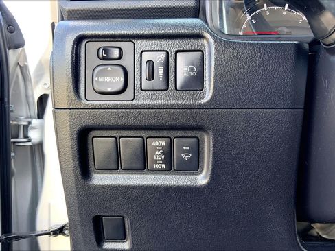 Used 2022 Toyota 4Runner SR5 Premium w/ Moonroof Package RWD image 33