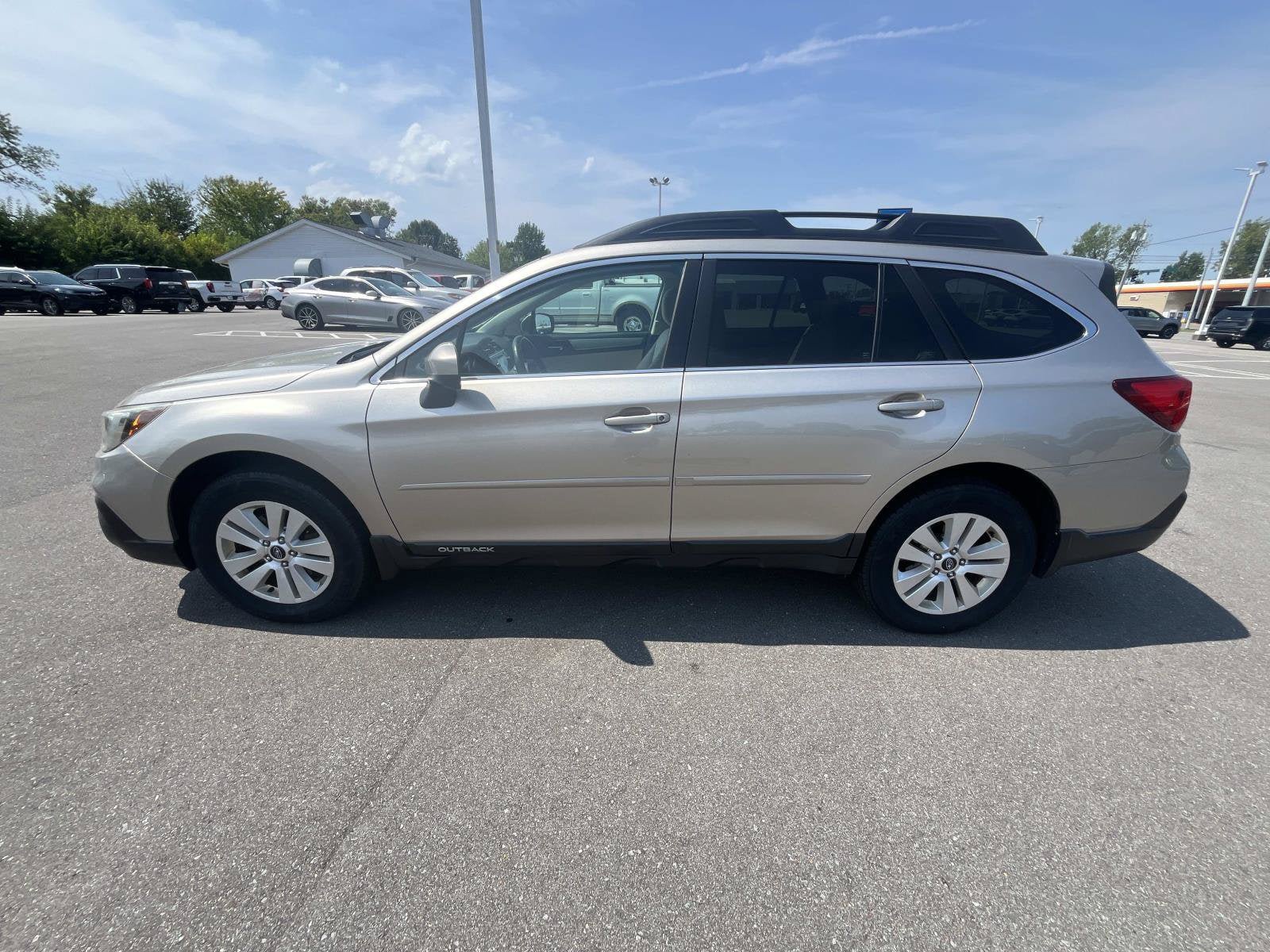 Used 2018 Subaru Outback 2.5i Premium AWD/4WD image 4