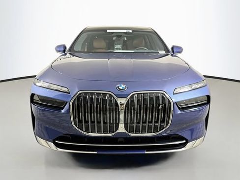 Certified 2023 BMW i7 xDrive60 w/ Executive Package 2 AWD/4WD image 2