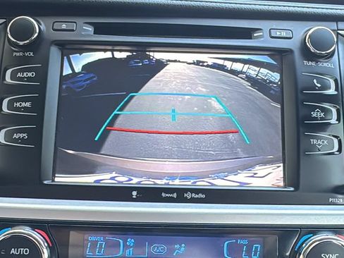 Used 2018 Toyota Highlander Plus w/ Carpet Mat Package (TMS) FWD image 16