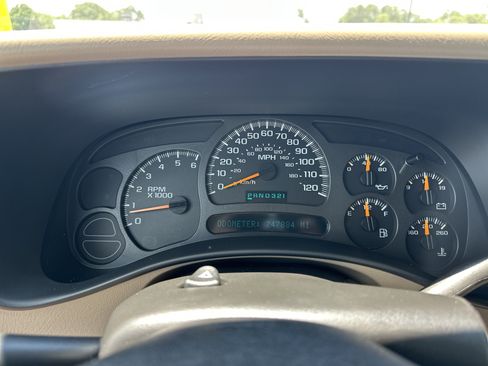 Used 2004 Chevrolet Suburban LT w/ Preferred Equipment Group RWD image 21