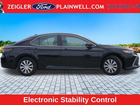 Used 2024 Toyota Camry LE FWD image 6