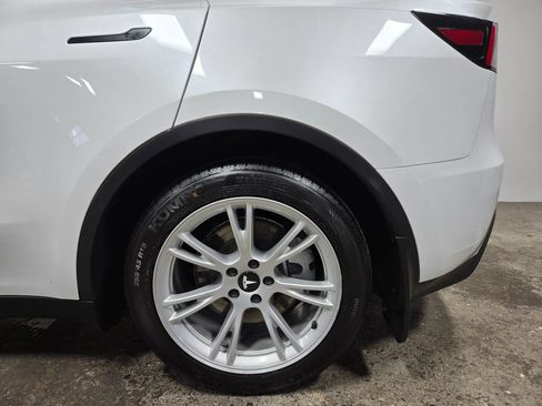 Used 2024 Tesla Model Y Long Range AWD/4WD image 57