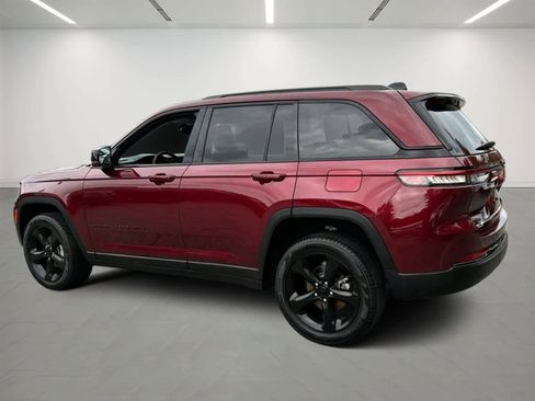 Used 2024 Jeep Grand Cherokee Limited w/ Black Appearance Package image 3