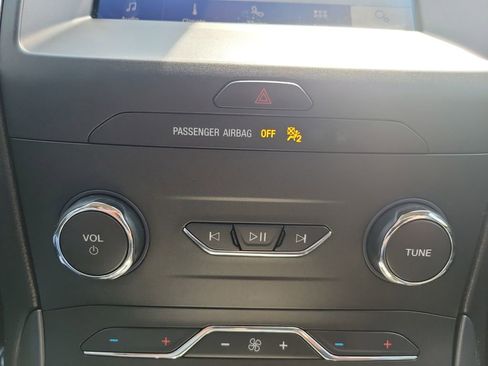 Used 2020 Ford Edge SE FWD image 22