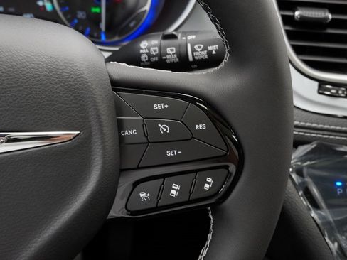 New 2026 Chrysler Pacifica Limited w/ S Appearance Package image 27