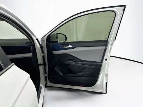 Used 2023 Volkswagen Taos SE FWD image 30