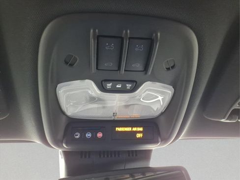 Used 2023 GMC Canyon Denali image 25