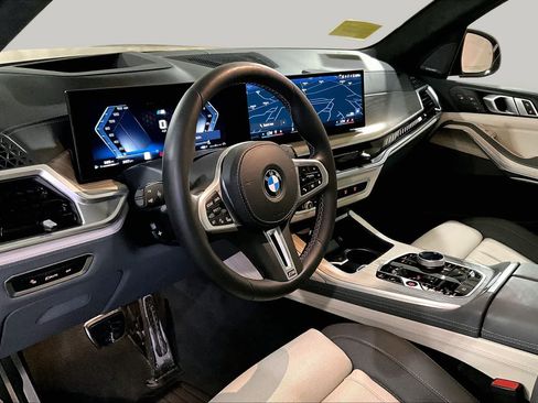 Used 2025 BMW X7 M60i AWD/4WD image 17