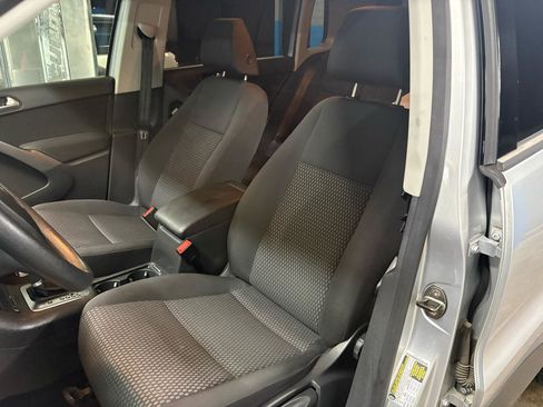 Used 2010 Volkswagen Tiguan S image 79