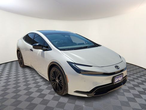 Used 2026 Toyota Prius FWD image 6