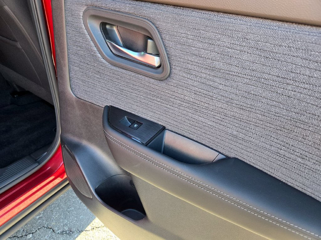 Certified 2023 Nissan Rogue SV FWD image 21